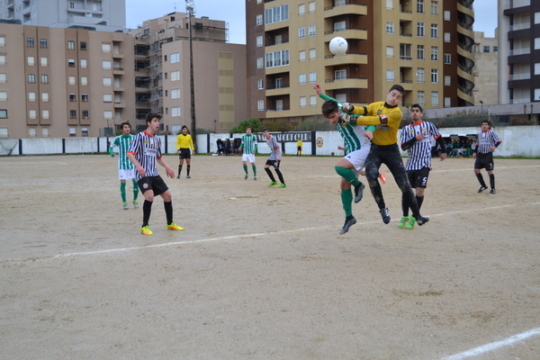 Rio Ave vence Varzim em juvenis no pelado poveiro | MAIS ...