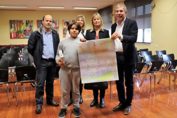 Lions entrega prémio a jovem concorrente do Cartaz da Paz ...