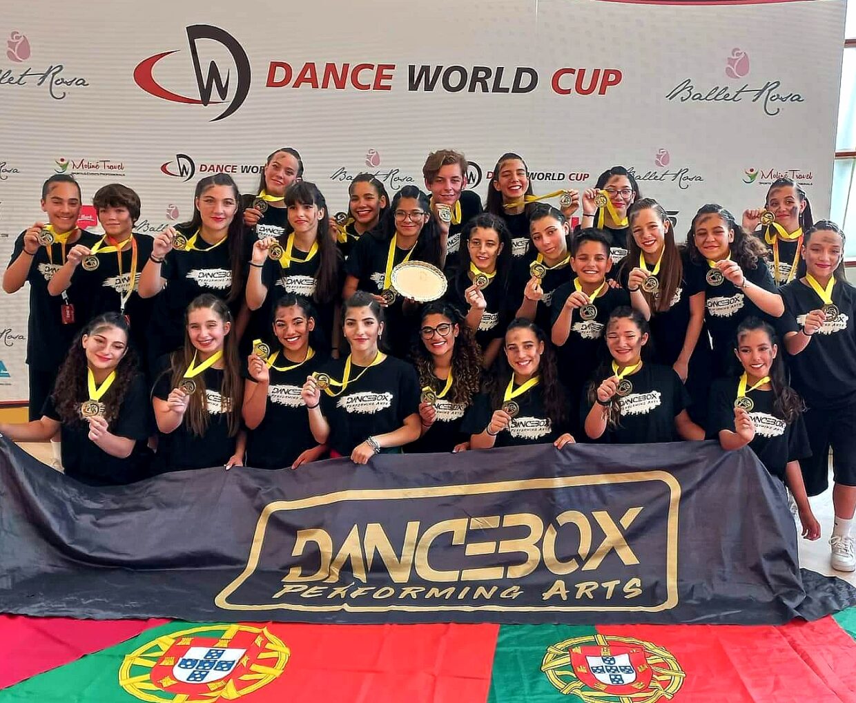 Dancebox termina mundial de dança com quatro medalhas de ouro -  MAIS/Semanário