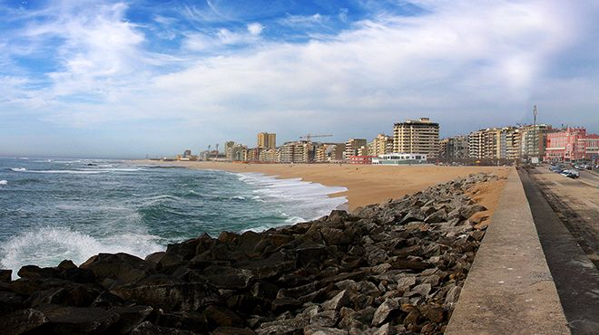 Mulher salva por populares de afogamento no mar da Póvoa de Varzim -  MAIS/Semanário