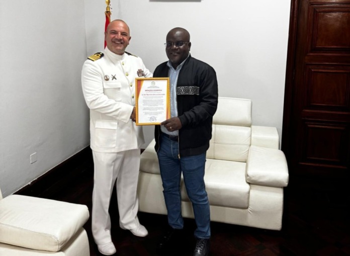 Militar da Marinha distinguido pela cidade do Lobito em Angola